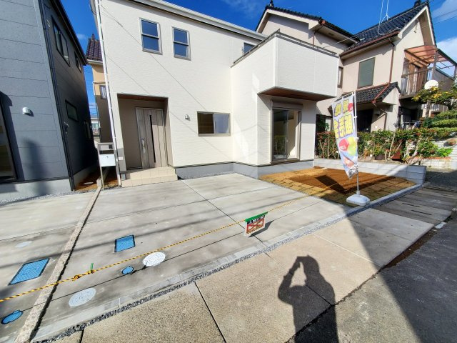 吉川市　保　新築戸建　全2棟　の洋室|絵本棚や学習デスクが置きやすい整形空間