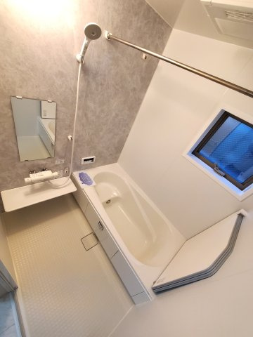 吉川市　保　新築戸建　全2棟　のキッチン|明るく清潔なシステムキッチンで毎日を楽しく