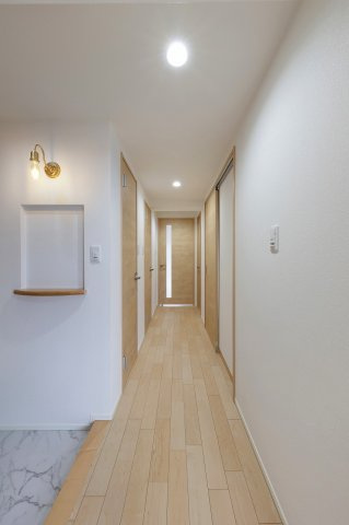 パルハイツ呉中央5丁目のその他|白を基調としたクロスが施工されており、清潔で明るい印象のお部屋に仕上がっています。