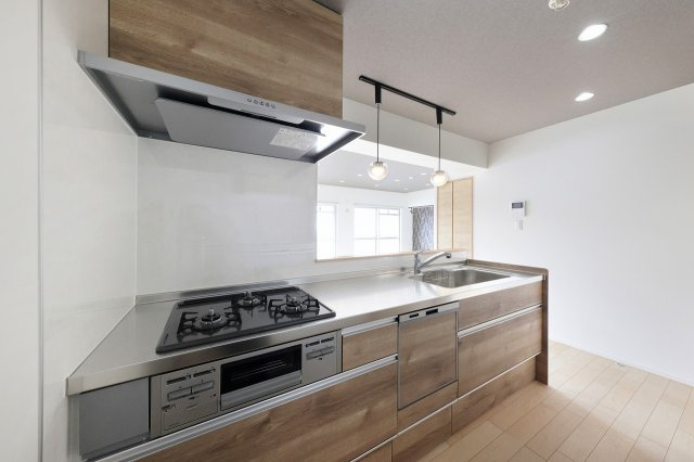 パルハイツ呉中央5丁目のキッチン|食洗機能付きのシステムキッチンです。