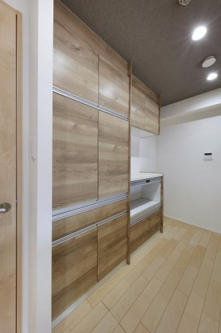 パルハイツ呉中央5丁目のキッチン|カップボードが設置されており、収納に役立ちます。