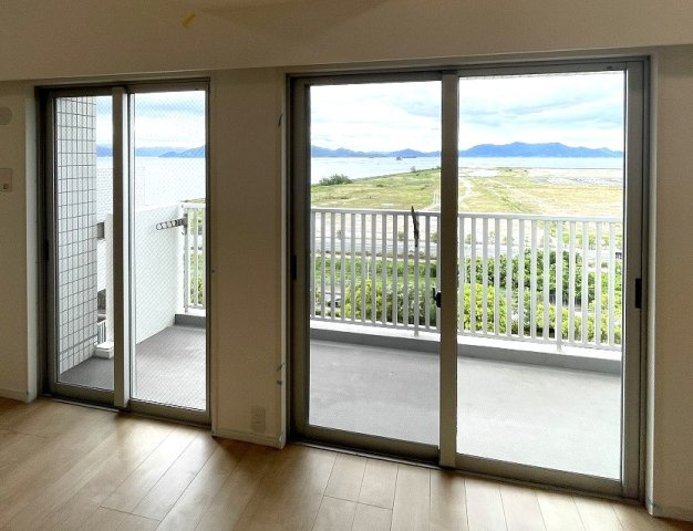 アーバンビュー渚ガーデン・タワーヴィレッジ二番館のその他|リビングからは瀬戸内海が一望できます。