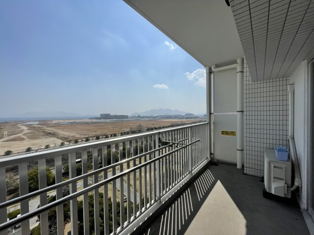 アーバンビュー渚ガーデン・タワーヴィレッジ二番館のバルコニー|バルコニーはワイドで作業を行いやすいです。