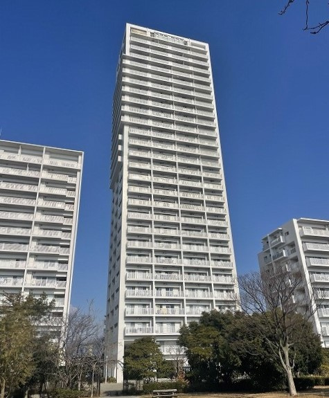 アーバンビュー渚ガーデン・タワーヴィレッジ二番館の外観|南からの陽光が降り注ぐ立地です。