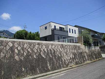 広島市佐伯区屋代2丁目　新築一戸建て(全2棟)の前面道路含む現地写真