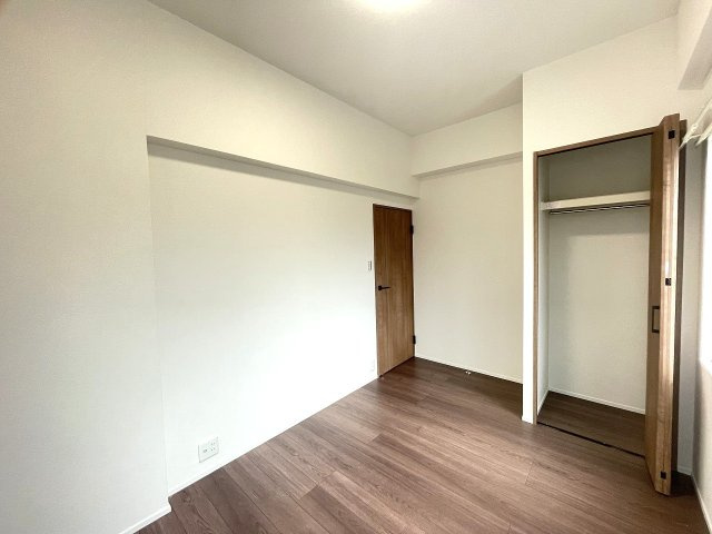 パルハイツ呉中央5丁目の洋室|北西側約4.7帖の洋室です。