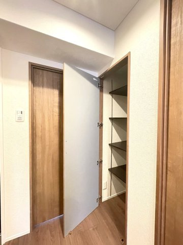 パルハイツ呉中央5丁目の収納|廊下に配置されている収納です。