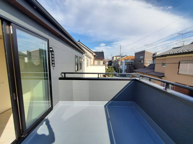 吉川市　保　新築戸建　全2棟　のバルコニー|ガーデニングや家庭菜園も楽しめる広さ