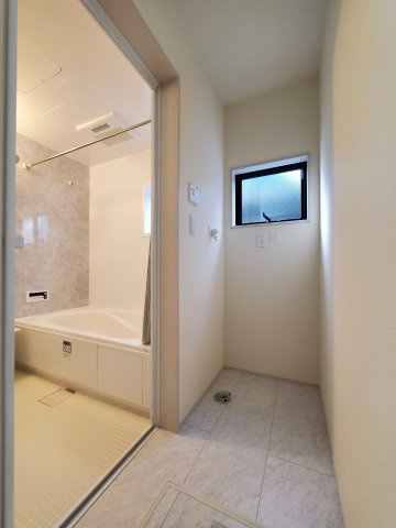 吉川市　保　新築戸建　全2棟　の洗面所|ランドリースペース