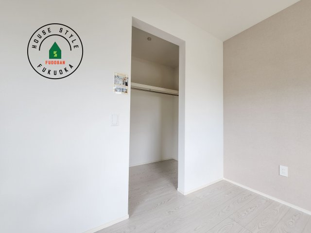 糟屋郡志免町志免中央3丁目第1-2棟（2号棟）の収納|洋服や大きな荷物が多い方や人数の多いご家族などは、一般的なクローゼットよりもウォークインクローゼットのほうが使い勝手が良いです。