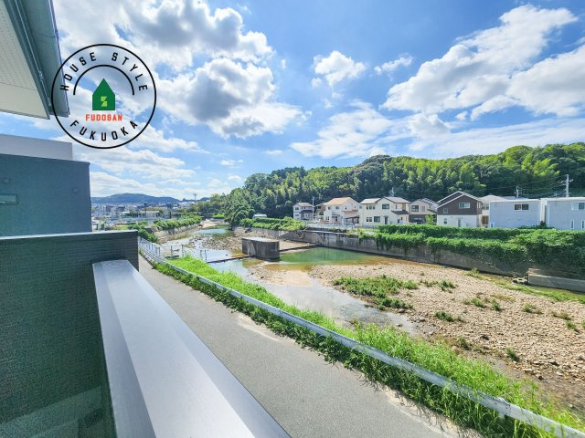 糟屋郡志免町志免中央3丁目第1-2棟（2号棟）の展望|窓から緑が見える物件も魅力的です。