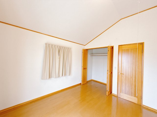 【中古戸建】前橋市富士見町小暮の洋室|■洋室｜お子様の成長に伴い、子ども部屋という空間は寝る場所、勉強する場所、遊ぶ場所だけでなく子どもたちが将来自立していく為の重要な役割を果たします。