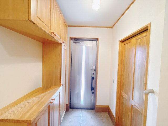 【中古戸建】前橋市富士見町小暮の玄関|■玄関｜玄関は意外と生活感が出る場所。玄関でお家の印象が決まってしまうと言っても過言ではありません。