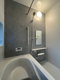 【浴室】 | 東大池３丁目　新築戸建 | お手入れのしやすいユニットバスで快適です。