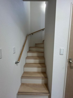 【その他】 | 東大池３丁目　新築戸建 | 階段には手すりもついて安全です。