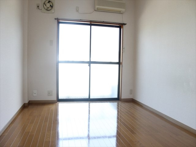 【居間・リビング】 | パークARUMIKⅠ | ※同物件、別のお部屋の写真です