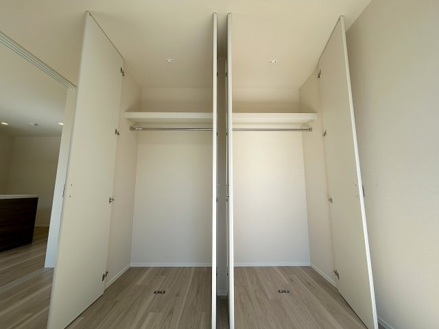 ソルサフィール井の頭の収納|★洋室5.7帖の収納