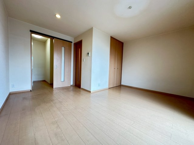 アウラ千里丘の洋室