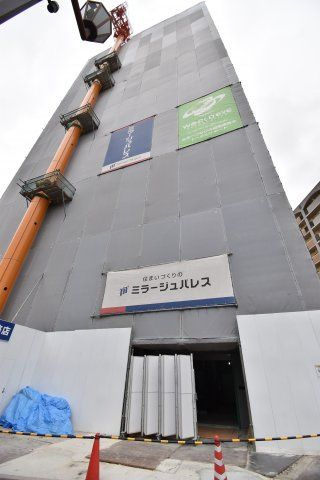 ワールドアイ難波南PORTAの外観