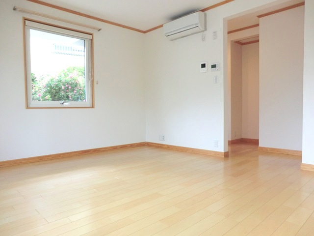 Swedish Maison元町の居間・リビング|☆明るい日差しが入る居室です。☆