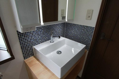 【独立洗面台】 | 藤沢市湘南台７丁目　中古戸建 | 朝の身支度には欠かせない独立洗面化粧台