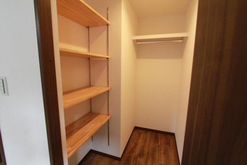 【収納】 | 藤沢市湘南台７丁目　中古戸建 | 小物を収納するのに便利です