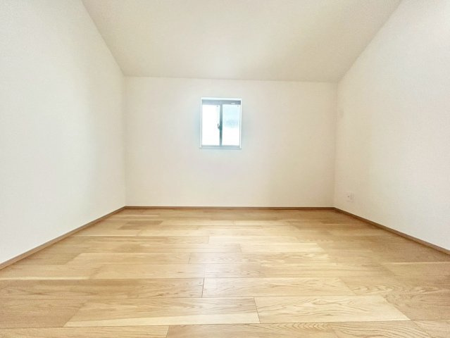 中野区鷺宮4丁目　新築戸建　残1棟の洋室|インテリアの幅が広がる、シンプルな内装です。