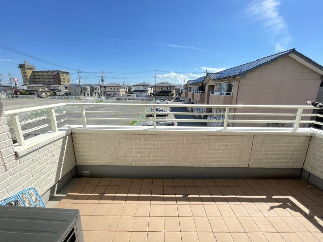 中古戸建　太田市新野町　タマホーム施工・太陽光パネル+蓄電池搭載のバルコニー|陽当たり良好なバルコニー！一日の始まりにここで深呼吸して初めて見るのも気持ちいいかもしれません♪