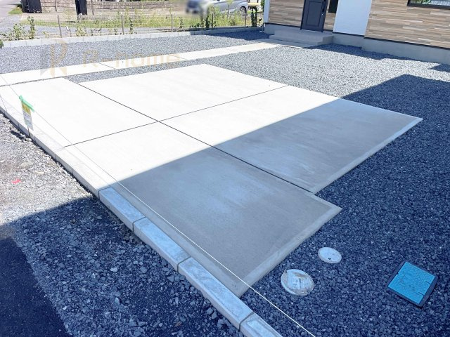 笠間市南友部1期　新築戸建て　1号棟の駐車場|カースペースは2台お停めいただけます♪