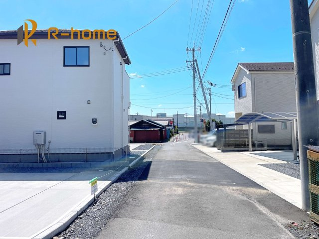 笠間市南友部1期　新築戸建て　1号棟の前面道路含む現地写真|『今から見たい！』大歓迎です♪
お気軽にＲ－ｈomeまでお問い合わせください。