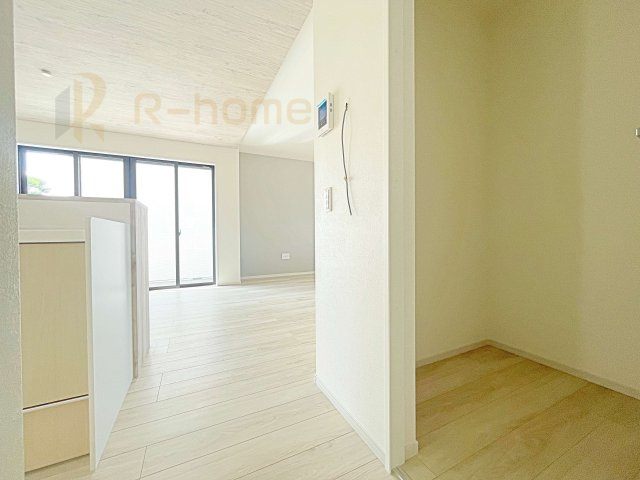 笠間市南友部1期　新築戸建て　1号棟の収納|リビングに収納便利なウォークインクローゼット♪共有スペースの収納はあると便利です！