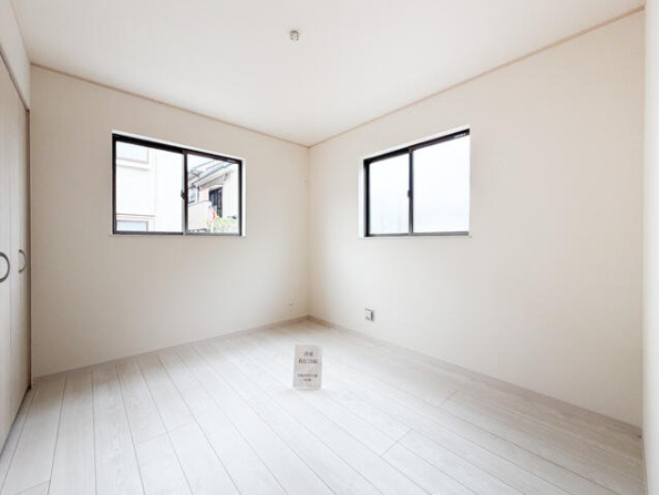 松山市 南梅本町（梅本駅） 2階建 ４ＬＤＫ（A号棟）の前面道路含む現地写真|南側からの写真です。