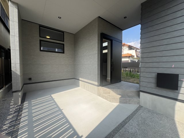 デザインも制震もアフターサポートも！イケメンな邸宅【泉区上飯田町】新築戸建の駐車場|駐車場の用意があります