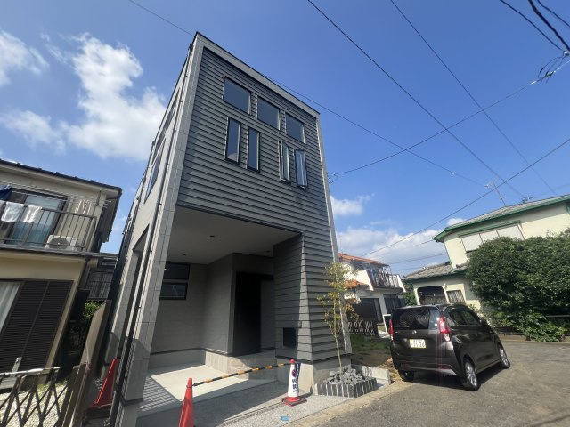 デザインも制震もアフターサポートも！イケメンな邸宅【泉区上飯田町】新築戸建の外観|落ち着いた雰囲気の外観です