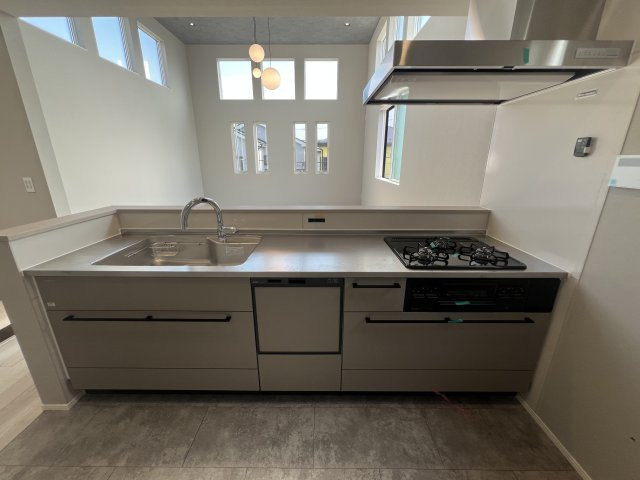 デザインも制震もアフターサポートも！イケメンな邸宅【泉区上飯田町】新築戸建のキッチン|キッチンです