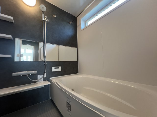 デザインも制震もアフターサポートも！イケメンな邸宅【泉区上飯田町】新築戸建の浴室|落ち着いた空間のお風呂です