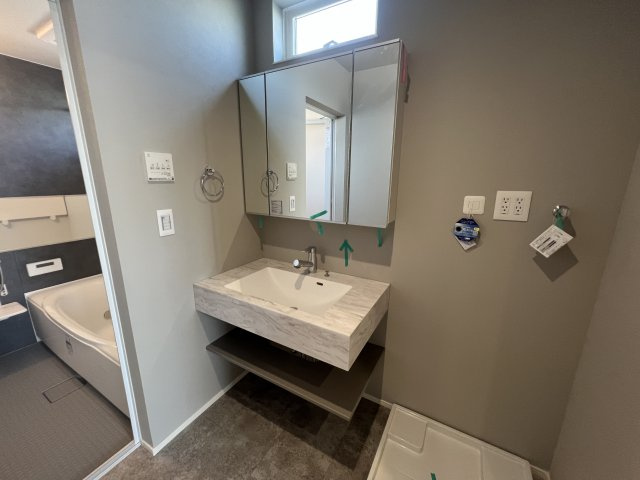 デザインも制震もアフターサポートも！イケメンな邸宅【泉区上飯田町】新築戸建の洗面所|洗面所です