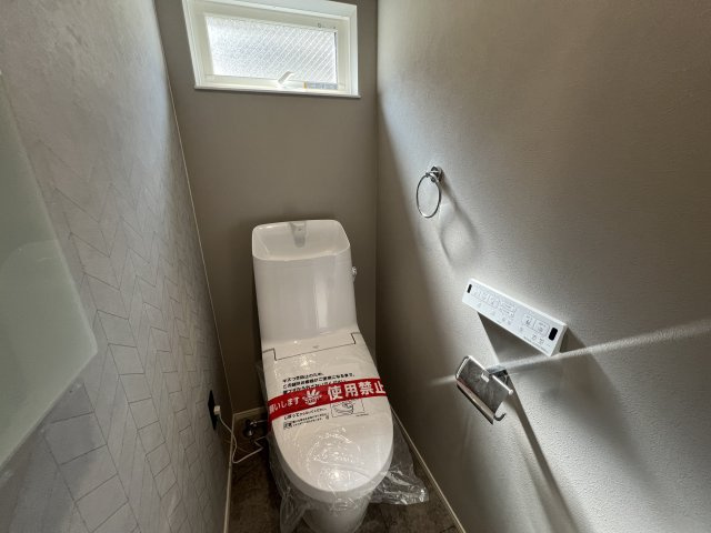 デザインも制震もアフターサポートも！イケメンな邸宅【泉区上飯田町】新築戸建のトイレ|トイレです