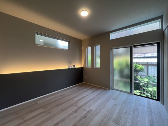 デザインも制震もアフターサポートも！イケメンな邸宅【泉区上飯田町】新築戸建の洋室|広々とした洋室です