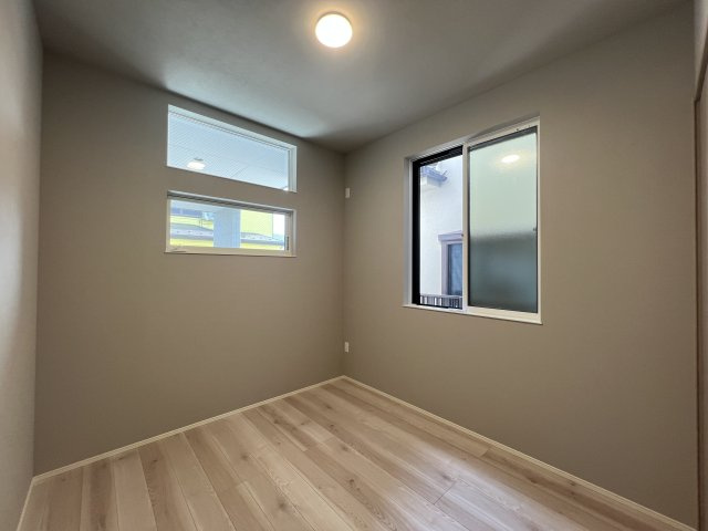 デザインも制震もアフターサポートも！イケメンな邸宅【泉区上飯田町】新築戸建の洋室|きれいな洋室です