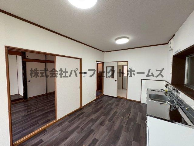 須山町戸建　賃貸の居間・リビング|ゆったり過ごせる居間です