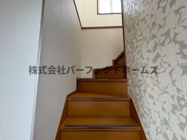 須山町戸建　賃貸の内装|明るい色調の室内です
