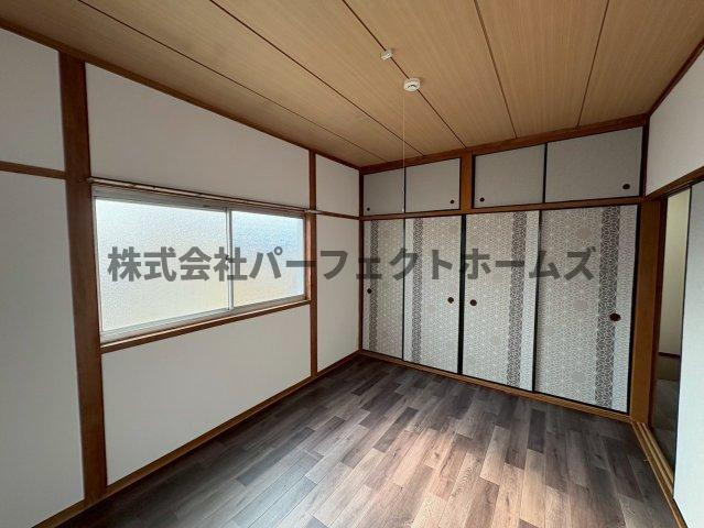 須山町戸建　賃貸の洋室|明るい洋室です