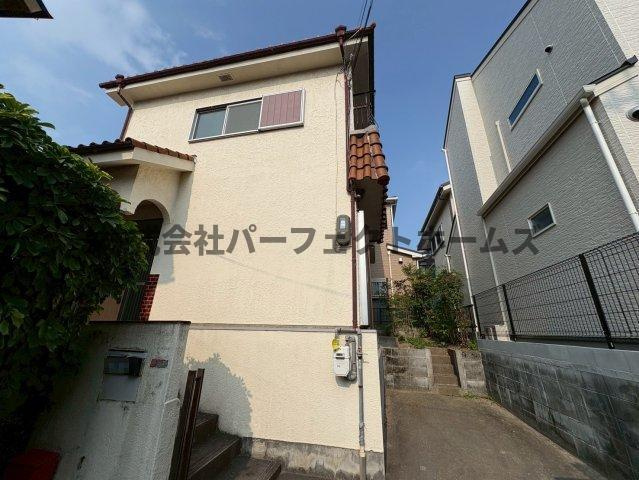 須山町戸建　賃貸の駐車場|駐車場があるので、車を買う予定の方も安心です