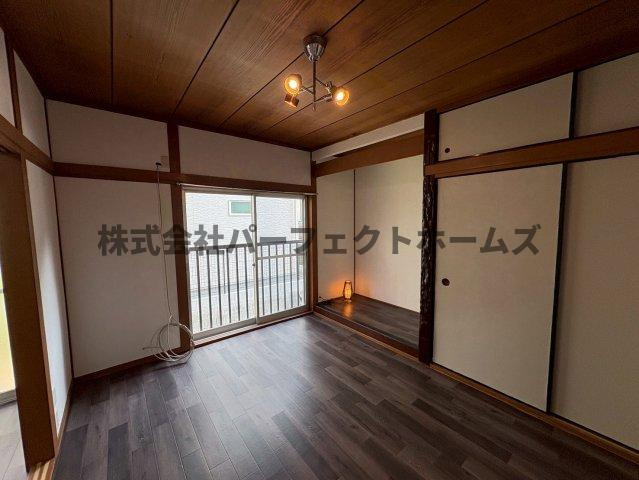 須山町戸建　賃貸の洋室|明るい洋室です