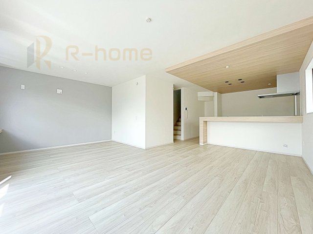 笠間市南友部1期　新築戸建て　2号棟の居間・リビング|広々としたLDK♪充分な広さがあり、ご家族でインテリアのレイアウトを考えるのも楽しみですね！