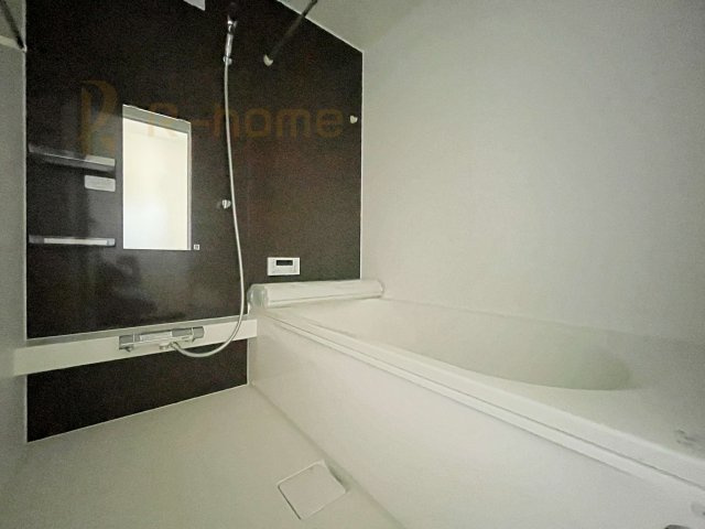 笠間市南友部1期　新築戸建て　2号棟の浴室|１坪タイプの大きなお風呂で、小さなお子様とご一緒に入浴いただける広さです！