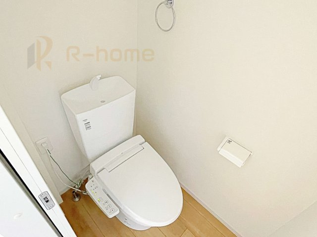 笠間市南友部1期　新築戸建て　3号棟のトイレ|温水洗浄便座付きのトイレ。
トイレが２ヵ所設置で朝の忙しい時間でも安心です。