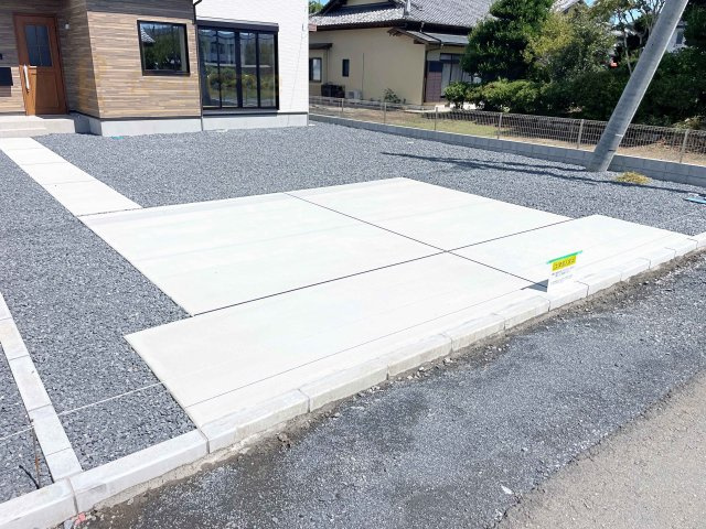 笠間市南友部1期　新築戸建て　3号棟の駐車場|カースペースは2台お停めいただけます♪