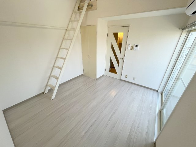 シティパレス西大寺Ｐ２の居間・リビング